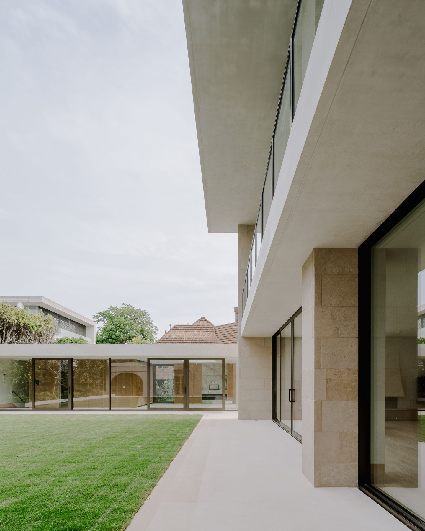 221 Domain Road residence