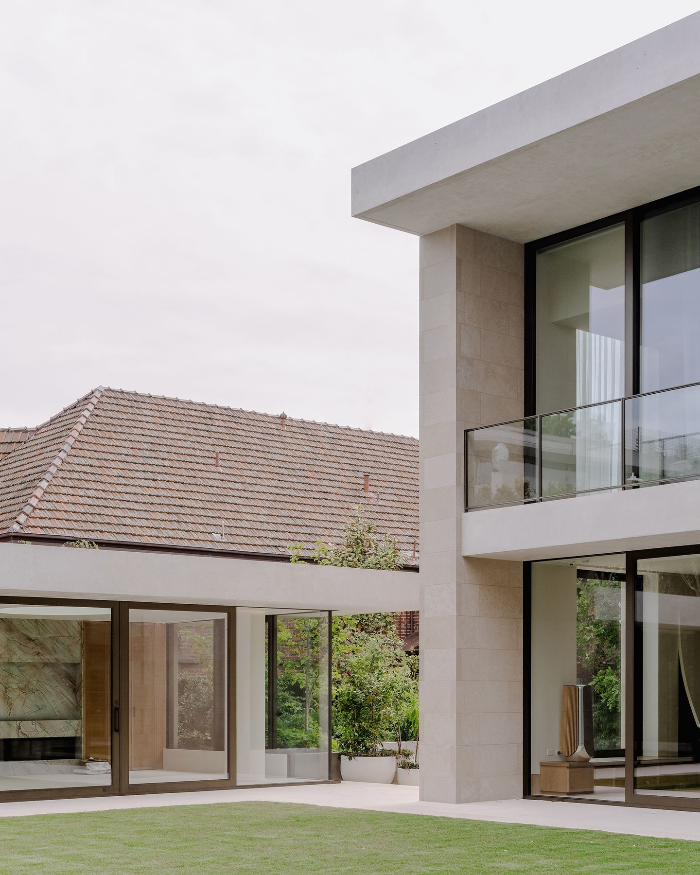 221 Domain Road residence